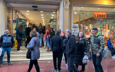 La façana de la llar del Llibre | Roger Benet 